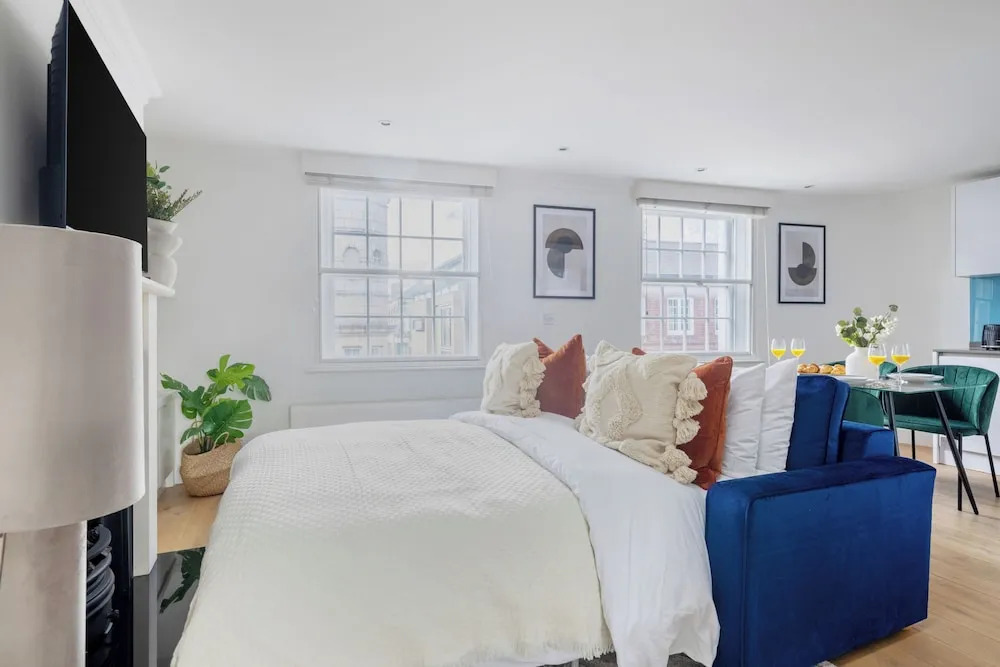 Stylish Soho 1BR Central