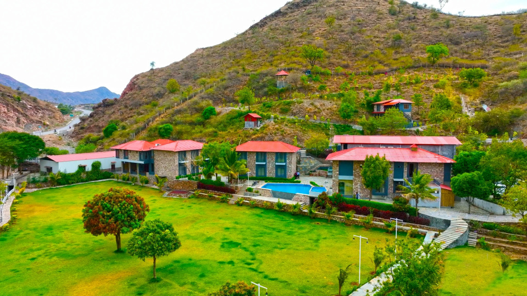 The Divine Hills Resort Suites with Private Pool Near IIM Udaipur