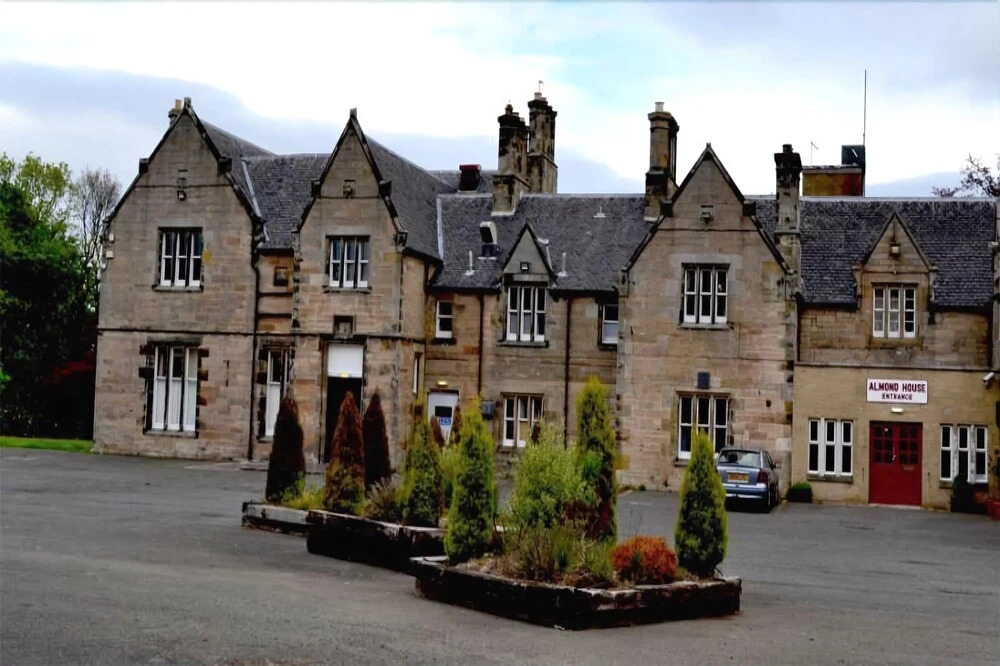 Almond House Lodge