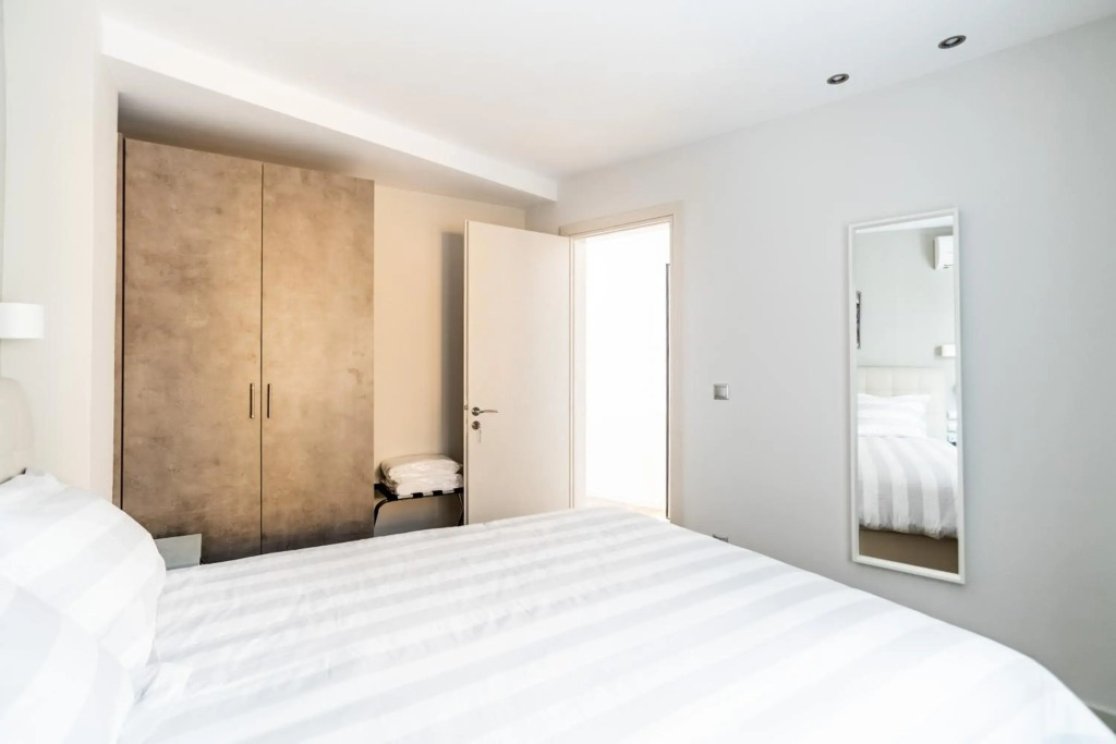 A17 Modern & Cosy 2R flat up to 4ppl near Parthenon