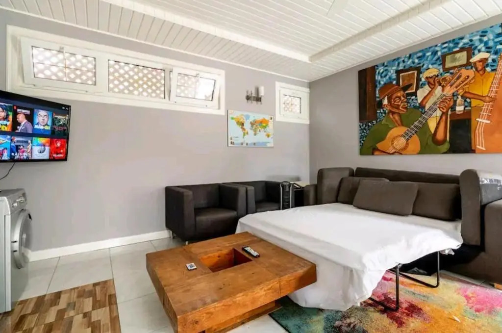 Sleek 4PPL apartment, Pool, Parking, Gated, CCTV & Wifi