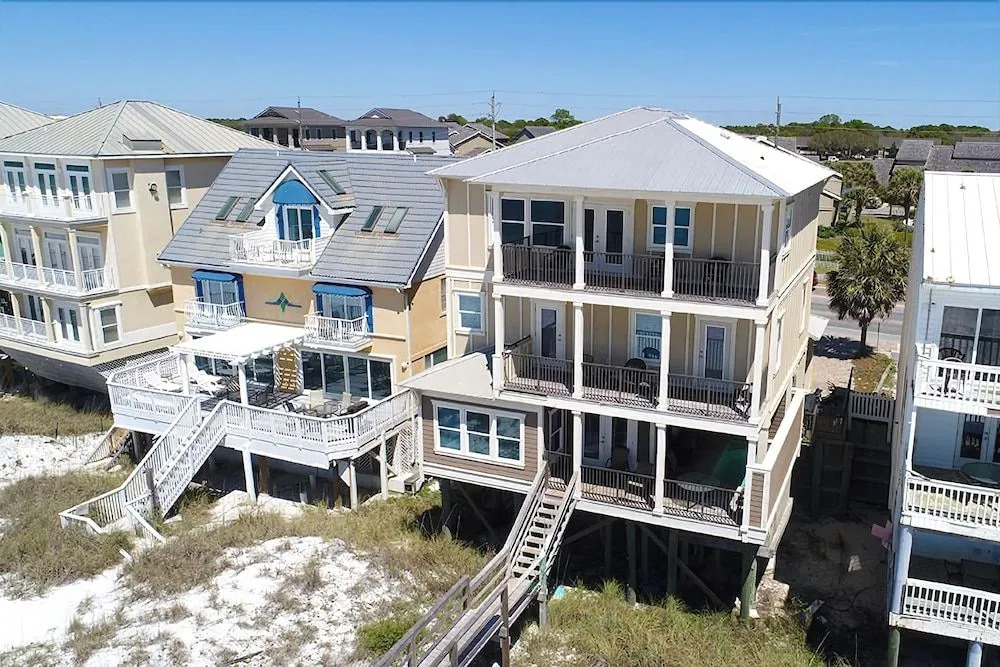 Las Olas 8 Bedroom Holiday Home by Five Star Properties