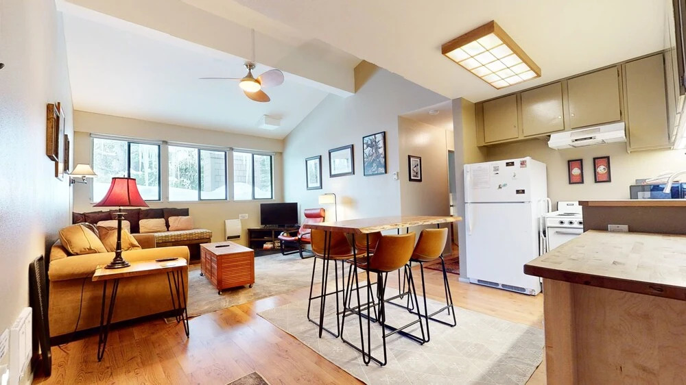 Summit 258 Pet-Friendly, Comfortable, Great Complex Amenities by RedAwning