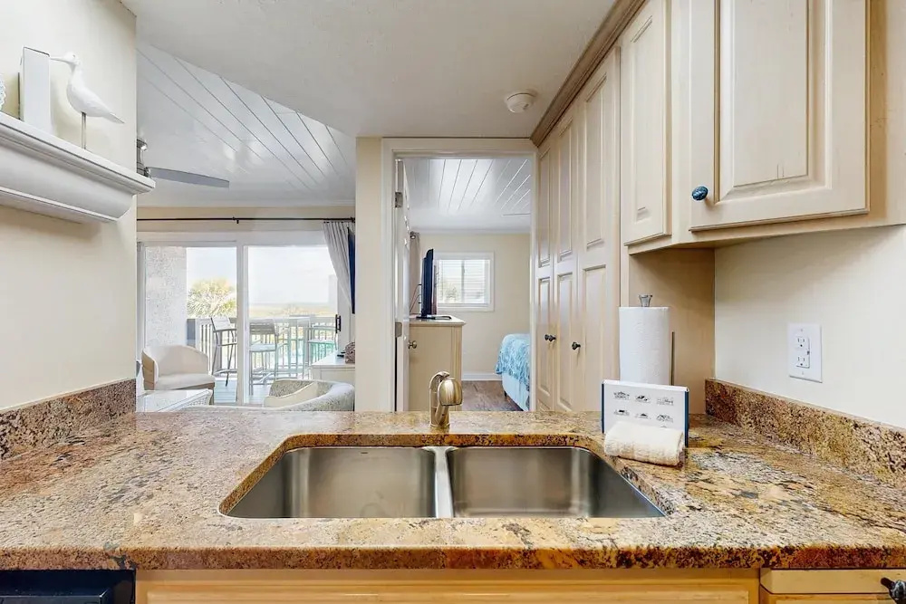 Ocean-view Condo With Pool, Balcony, AC & W/D - Walk to Beach & Near Downtown