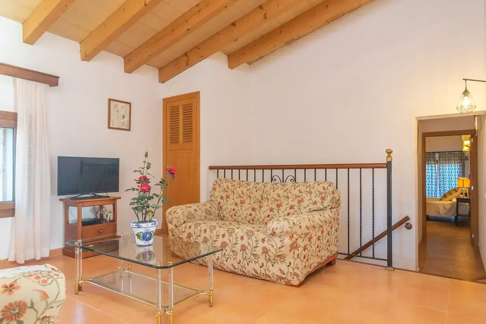 N Amera in Santa y With 5 Bedrooms and 5 Bathrooms