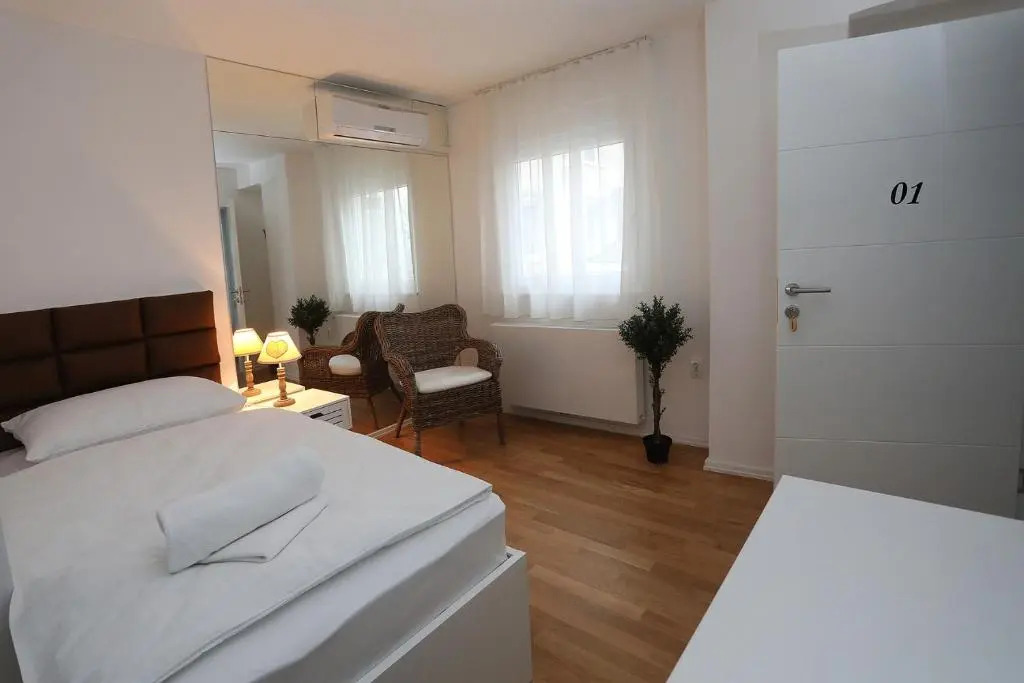 HOME APARTMANI I SOBE