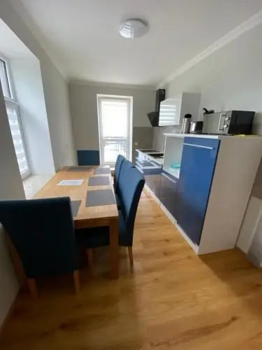 Schöne 2 Zimmerwohnung, neu saniert, hell, stilvoll