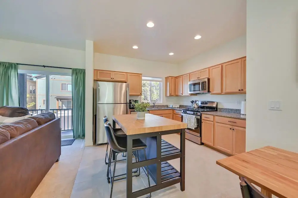 2 Mi to Dtwn Flagstaff: Home w/ Balcony!