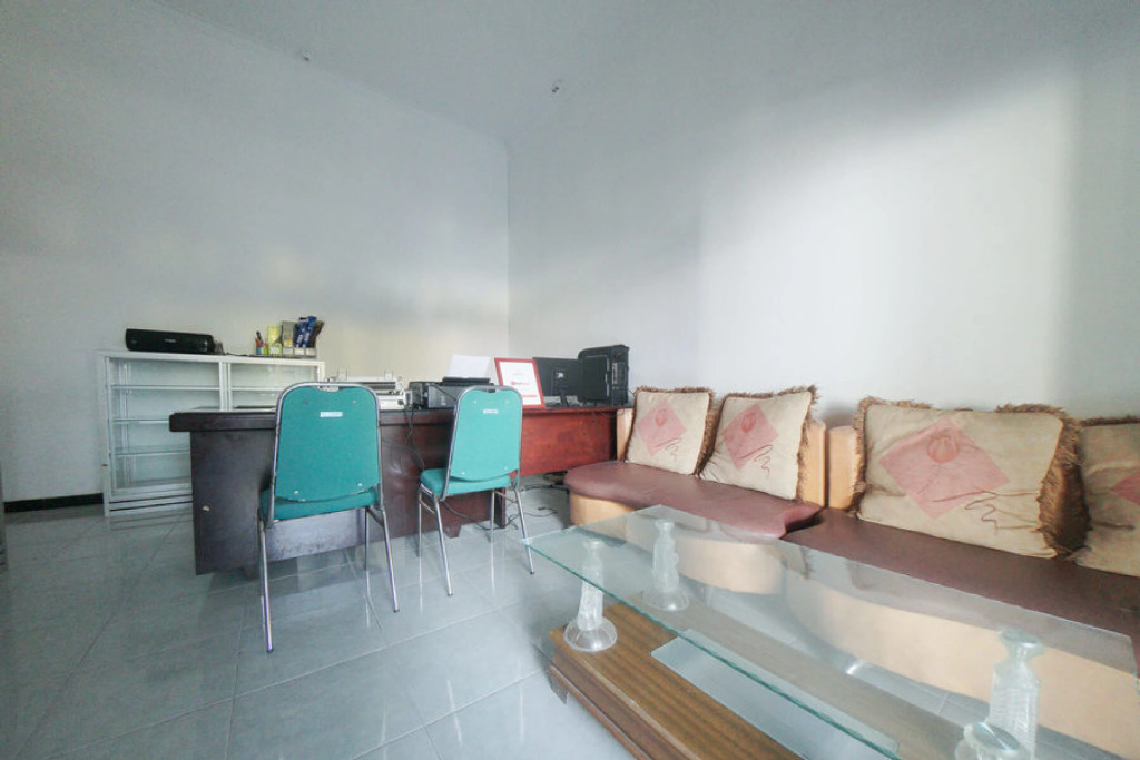 RedDoorz Syariah near Mall Roxy Banyuwangi 2