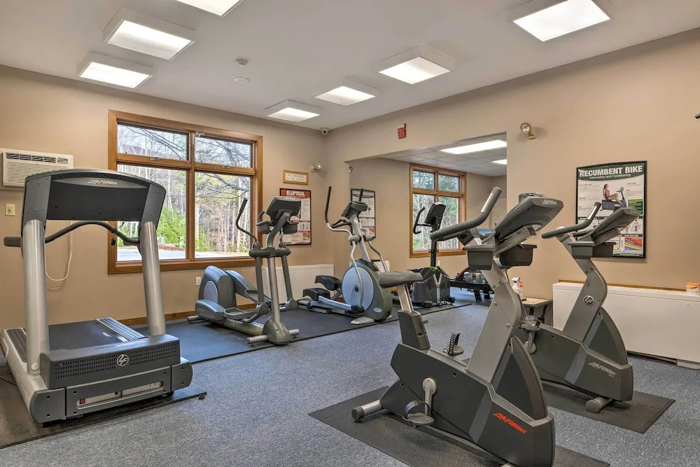 Relaxing Lincoln Condo w/ Fireplace & Shuttle