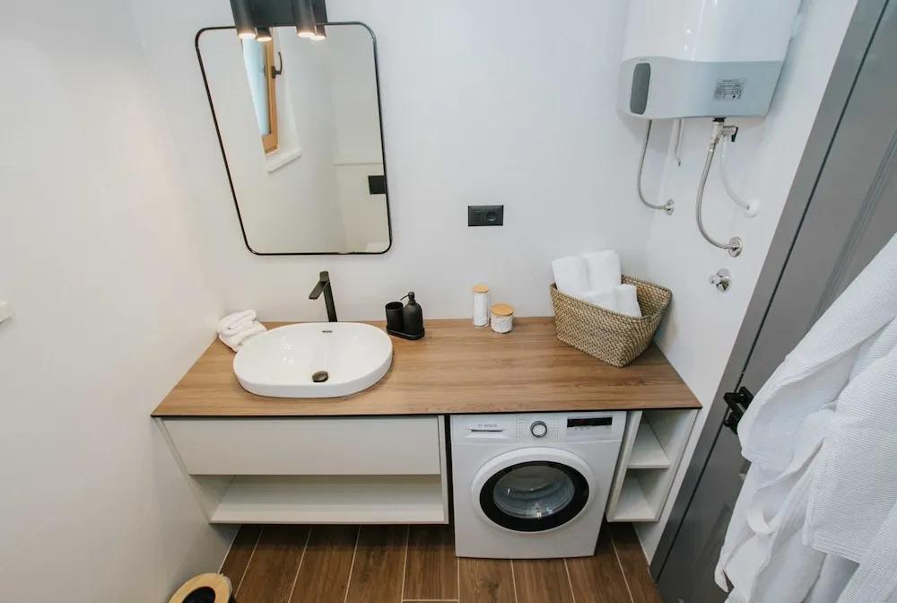 Oleander Urban Suites, high-speed internet, beach at 250, PET friendly