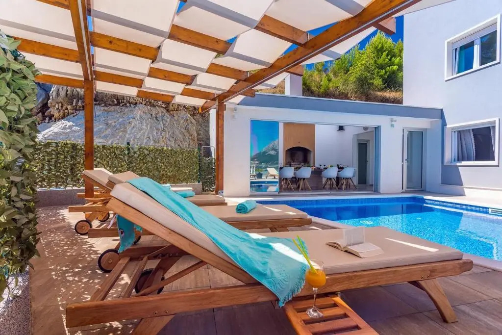 Villa Matan - only 200m from the sandy beaches, private 28m2 pool