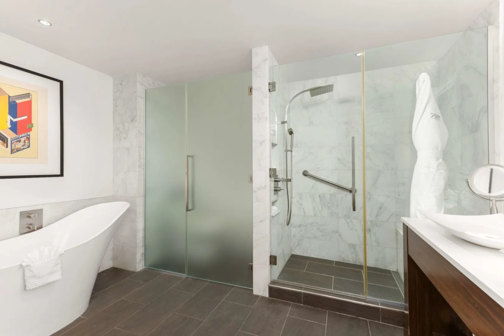 The Art Hotel Denver, Curio Collection by Hilton