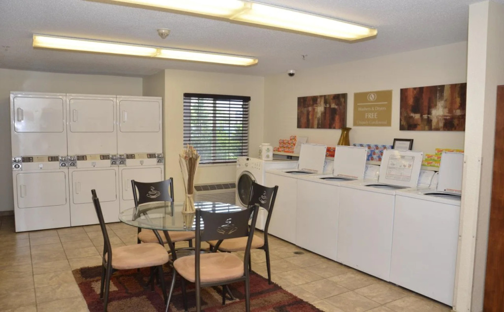 Sonesta Simply Suites Detroit Warren