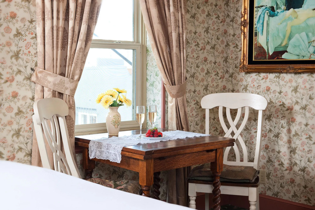 Dorymans Oceanfront Inn