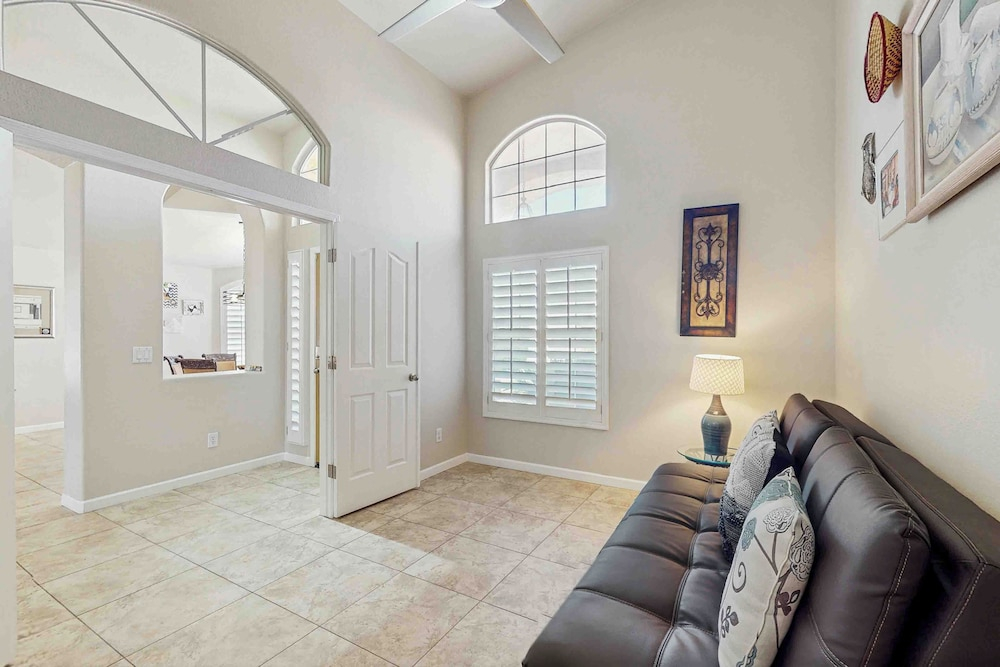 Private Pool, Yard & Pool Table! 'avondale Abode'