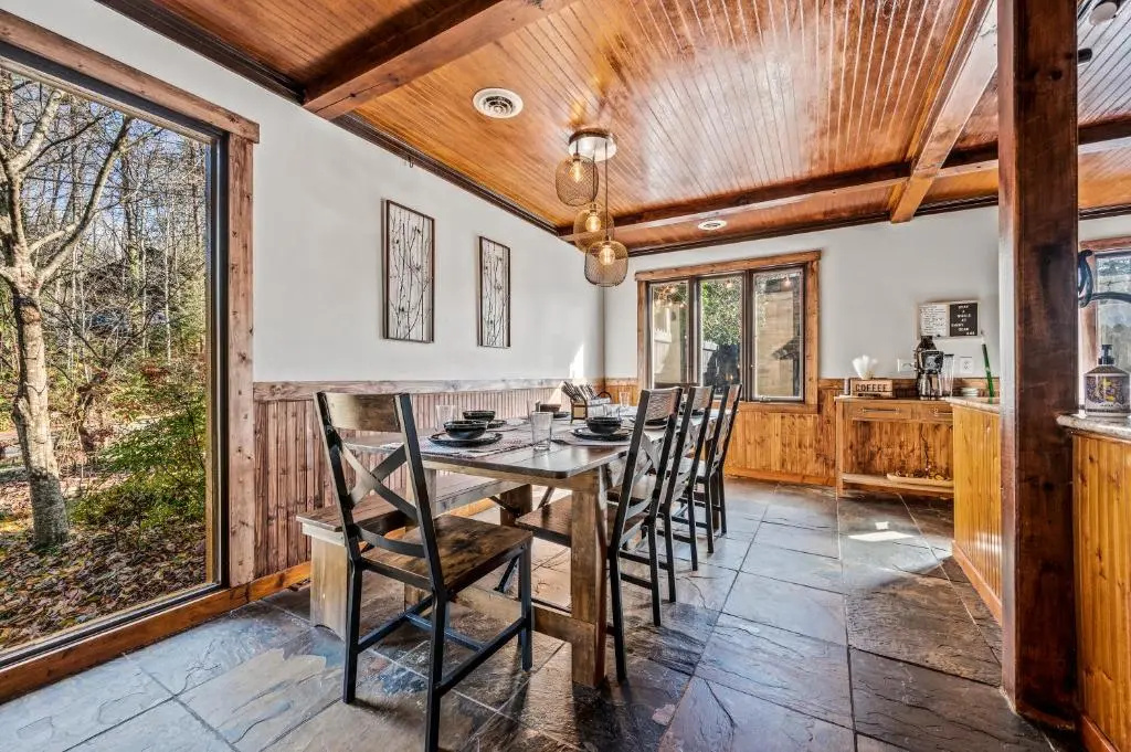 Smoky Bear BnB! Theater, Game Room, Hot Tub, Bar, 5Br 5Ba
