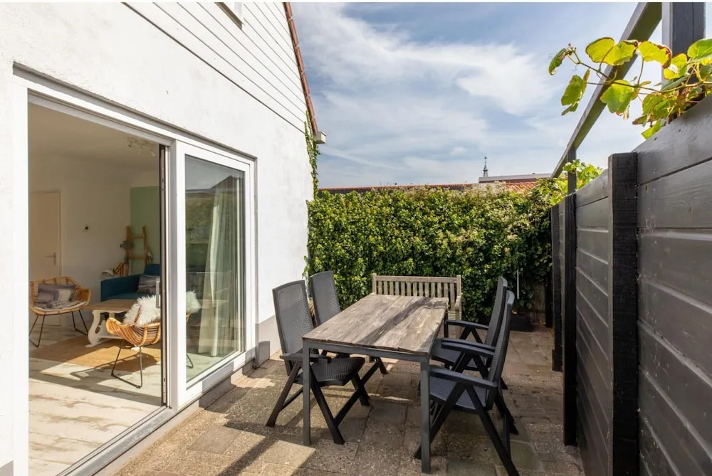 Holiday home with sun terrace facing south-pet-friendly