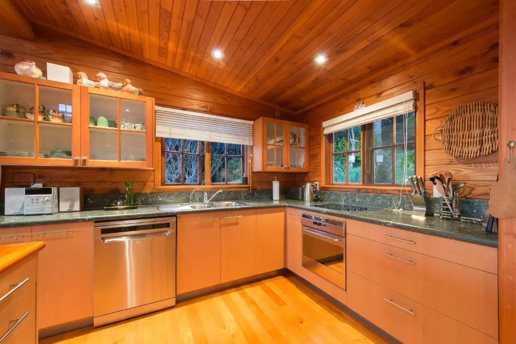Veronica House - Russell Holiday Home