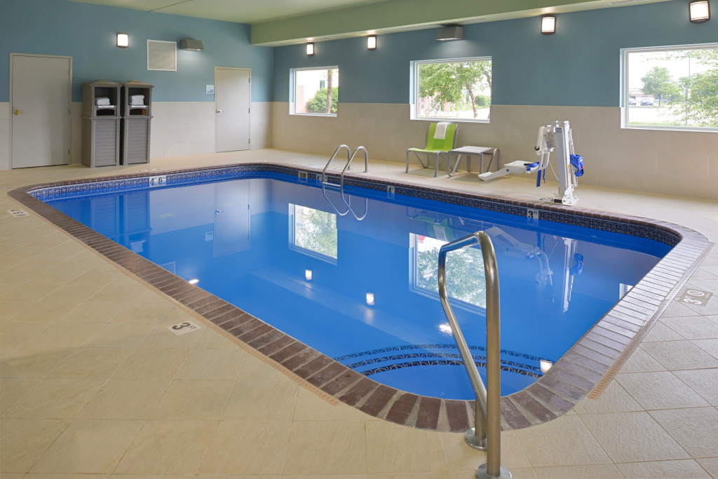 Holiday Inn Express & Suites - Omaha - 120th and Maple by IHG