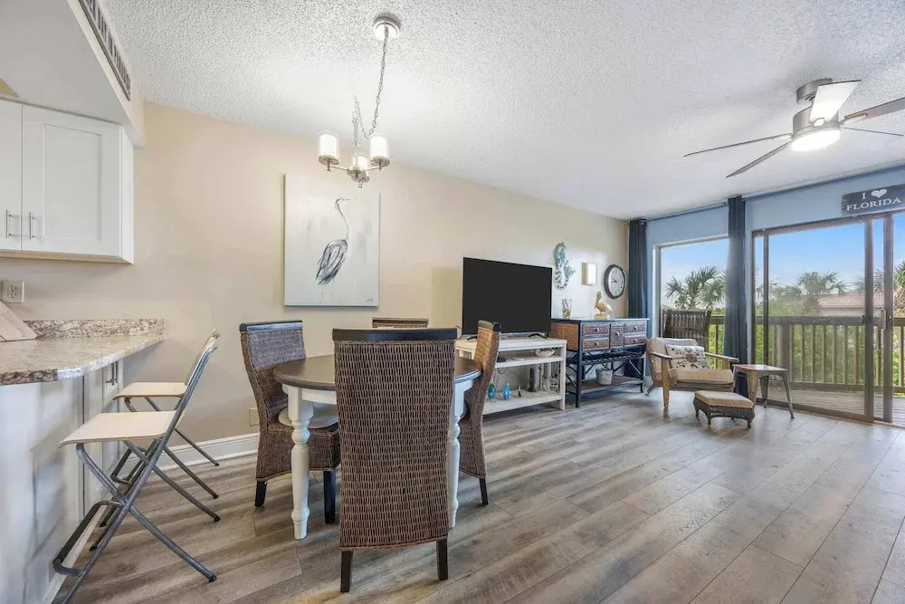 Treetop Beach Condo Sleeps 7!