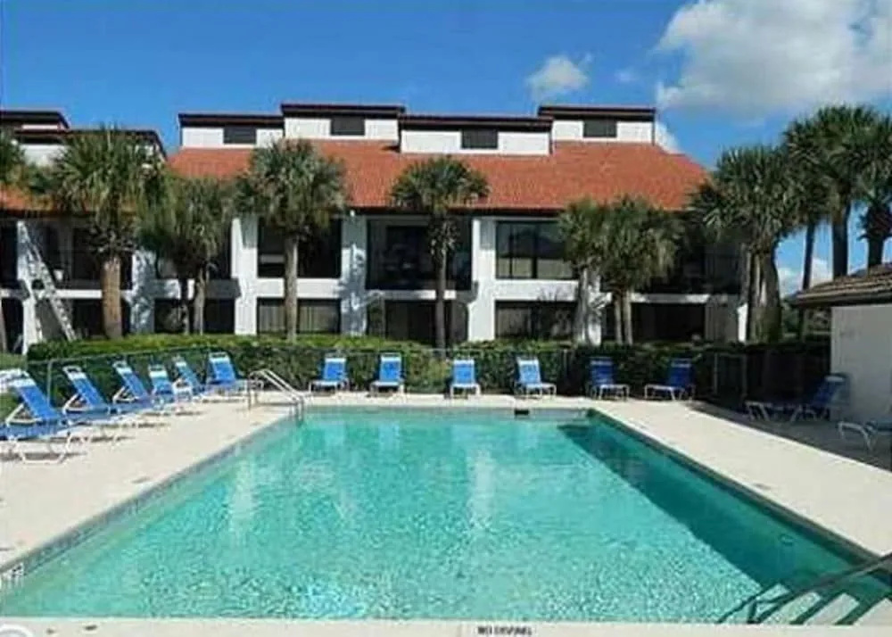 Edgewater by Book That Condo