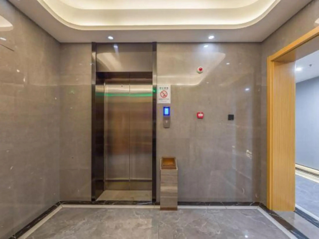 Baiyue Hotel (Pinghu Xinhua Middle Road)