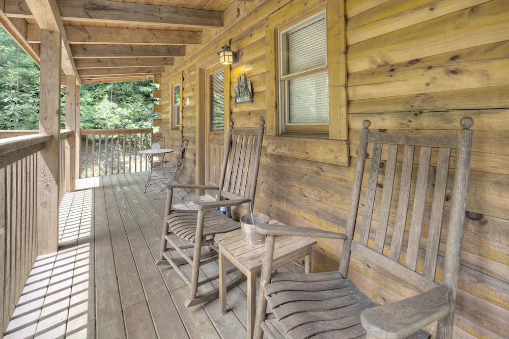 Cupids Hideaway by Heritage Cabin Rentals