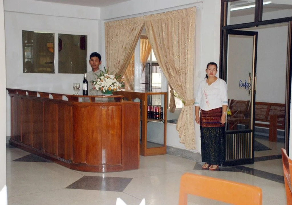 Naung Tong Hotel
