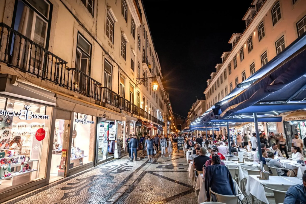 Lovely 2 Bedroom Apartment in the Heart of Lisbon