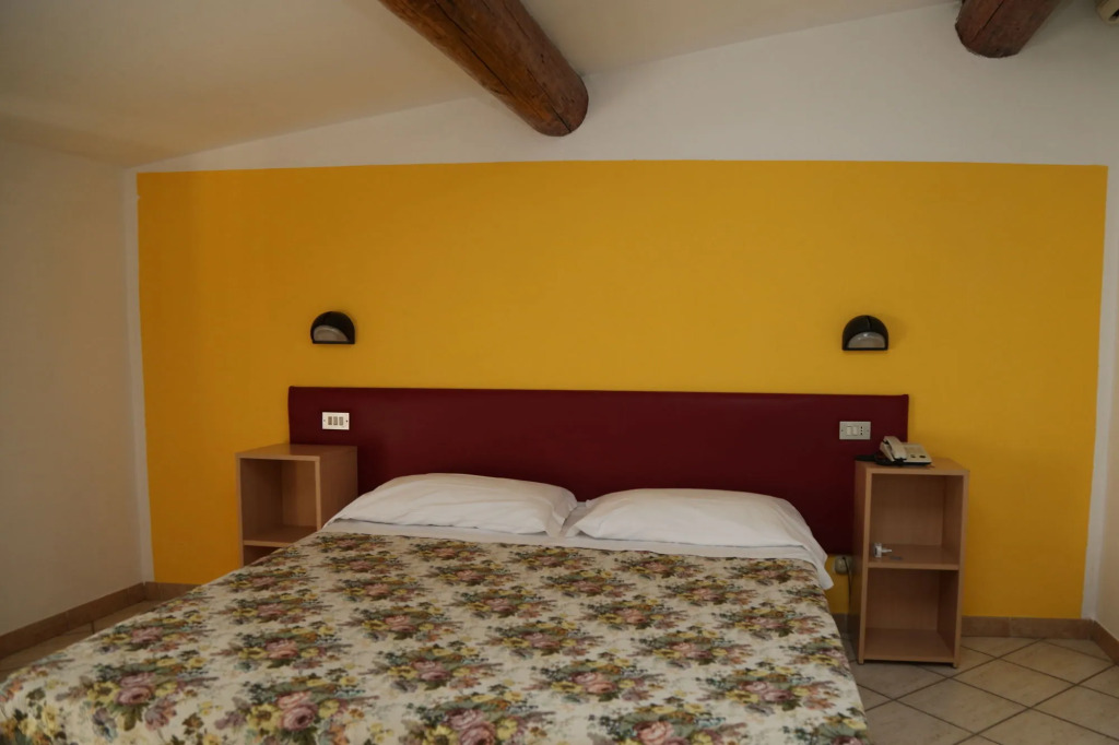 Hotel Mantegna Stazione, MantegnaHotels