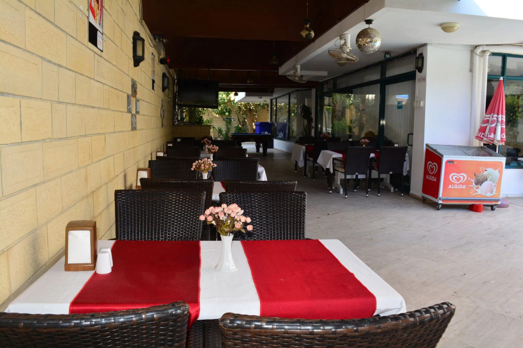 Cleo Hotel
