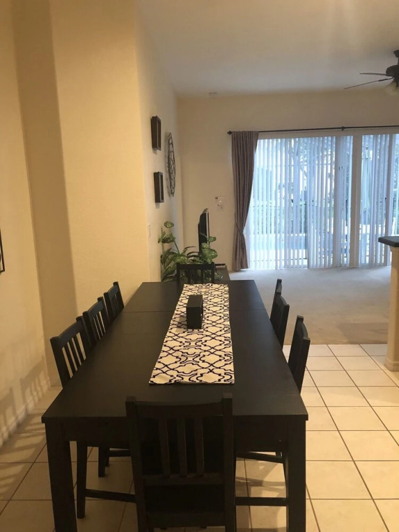 Gorgeous 5 Bed Home with Private Pool and Gamesroom in Disney Area