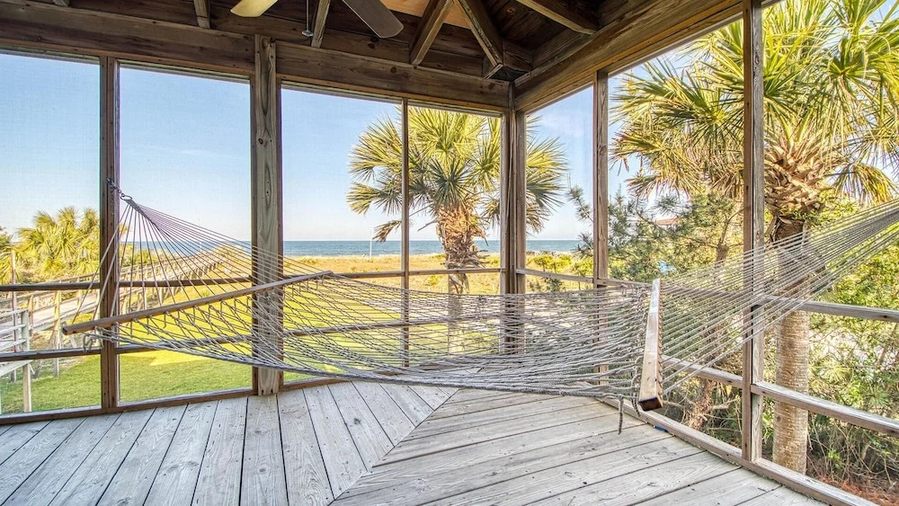 118 Kitchens Beach 9 Br home by RedAwning