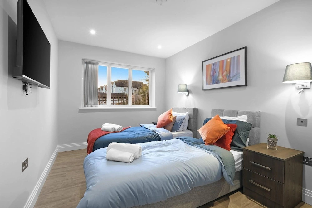 The Isleworth Garden Retreat 3BR 2BA with Gated Parking