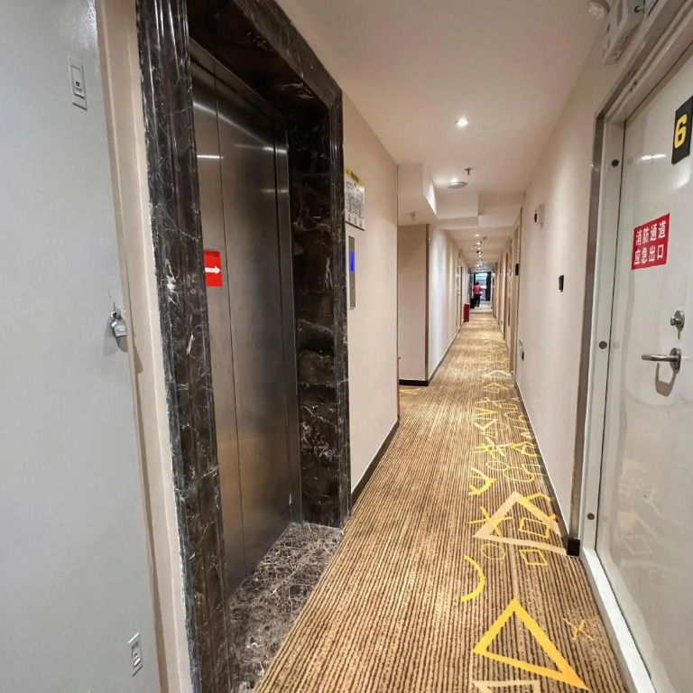 IU Hotel (Urumqi International Airport Yingbin Road)