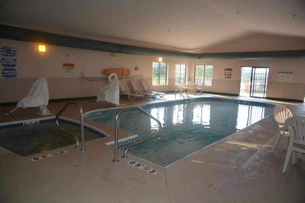 Countryside Inn and Suites