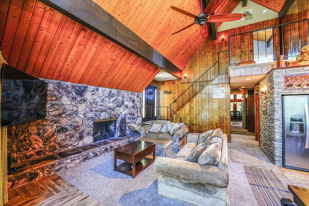 Wolf Lodge in the Pines