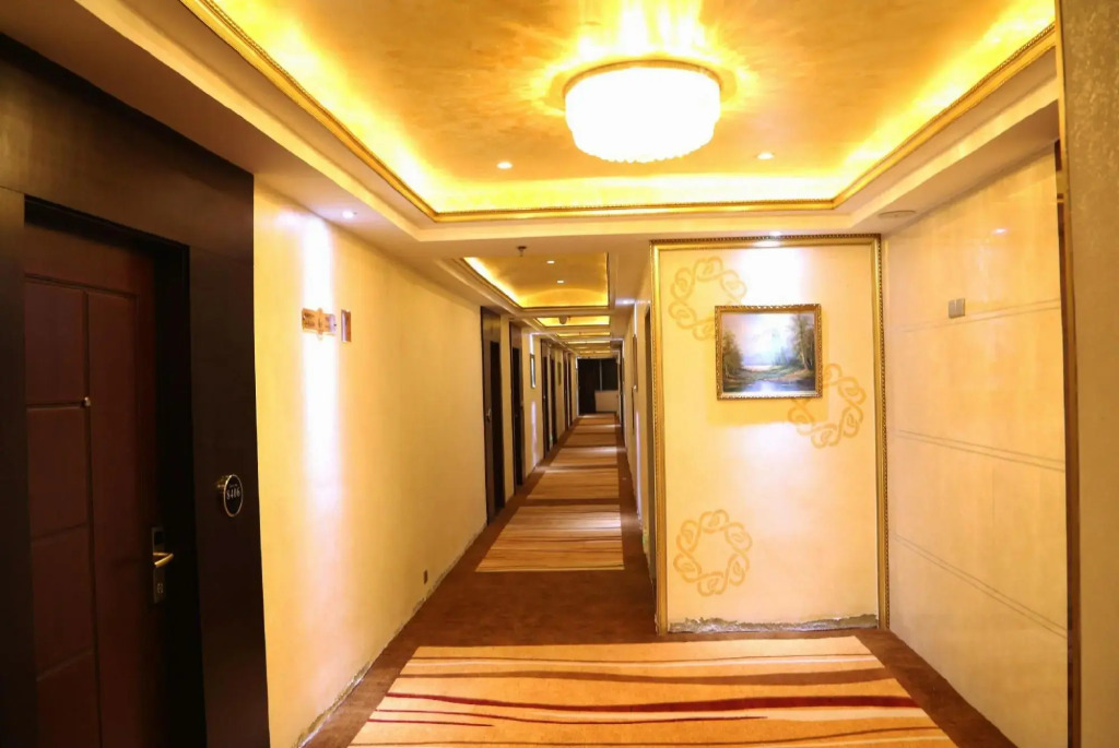 Tyrone Le Grand Large Hotel