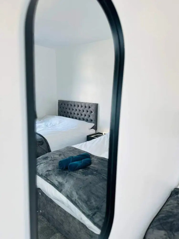 Southsea 5-bed Seaside Retreat- Sleeps 11 & Garden