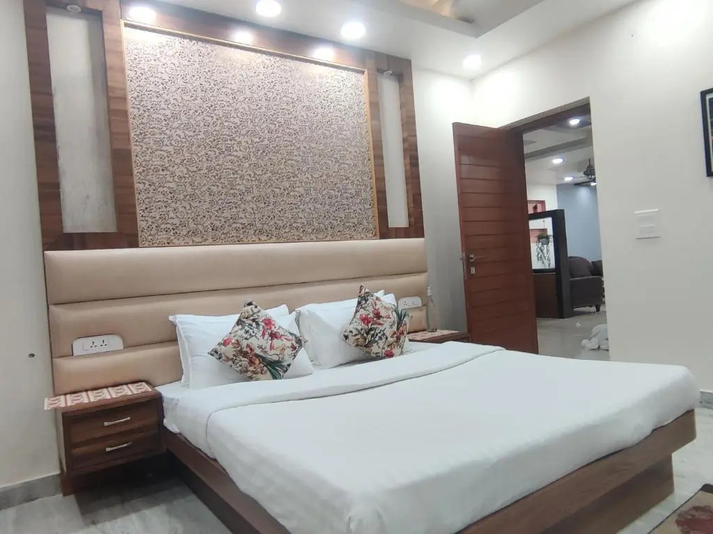 MOON3BHK By Wabi Sabi Stays