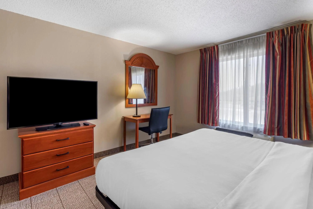 Quality Inn & Suites near Owensboro & Holiday World GOLD AWARD WINNER