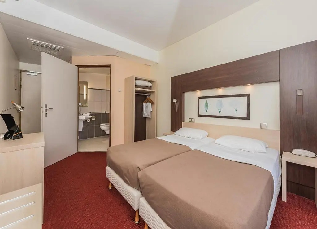 Hostellerie Saint Vincent Beauvais Aeroport