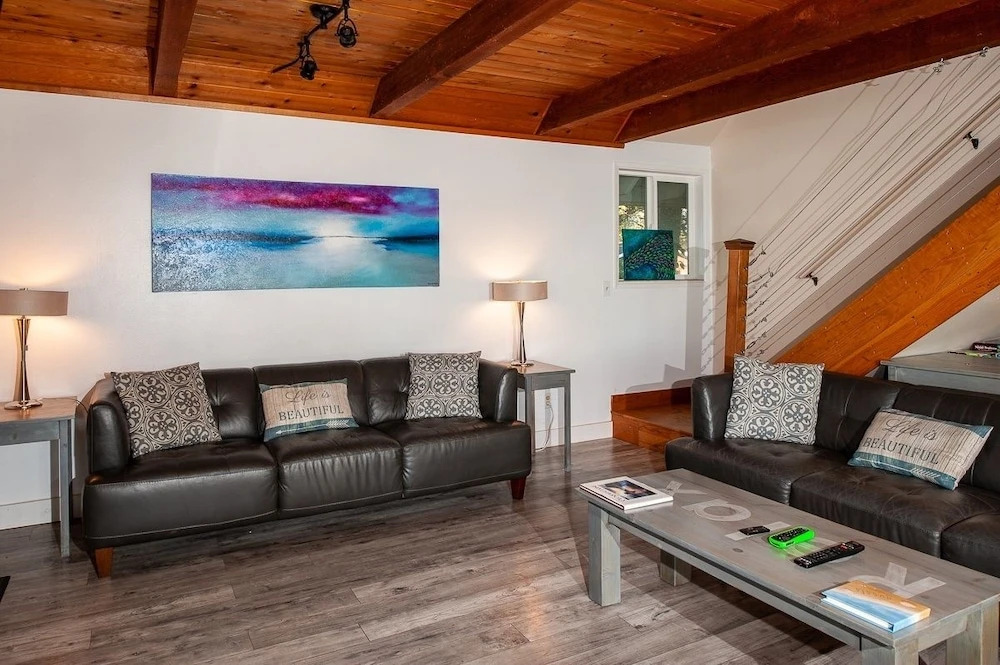 Heron 3 Br home by RedAwning