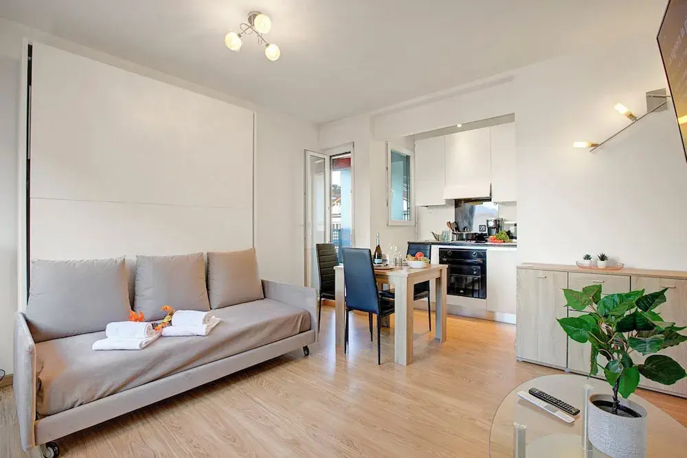 Santi Apartment Few Min From Lake