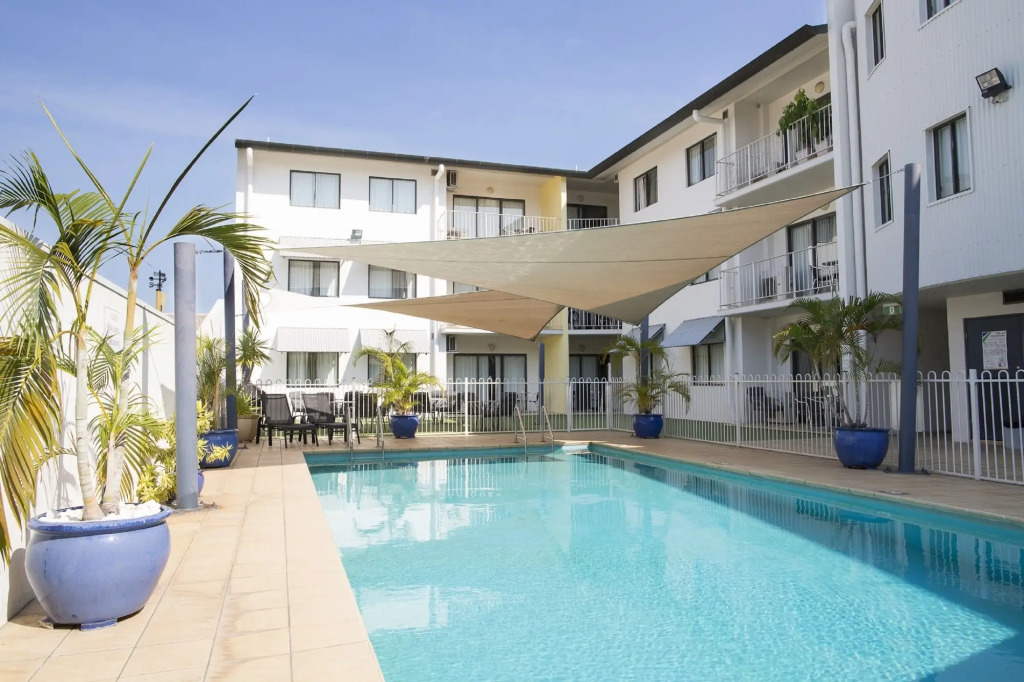 Metro Advance Apartments & Hotel