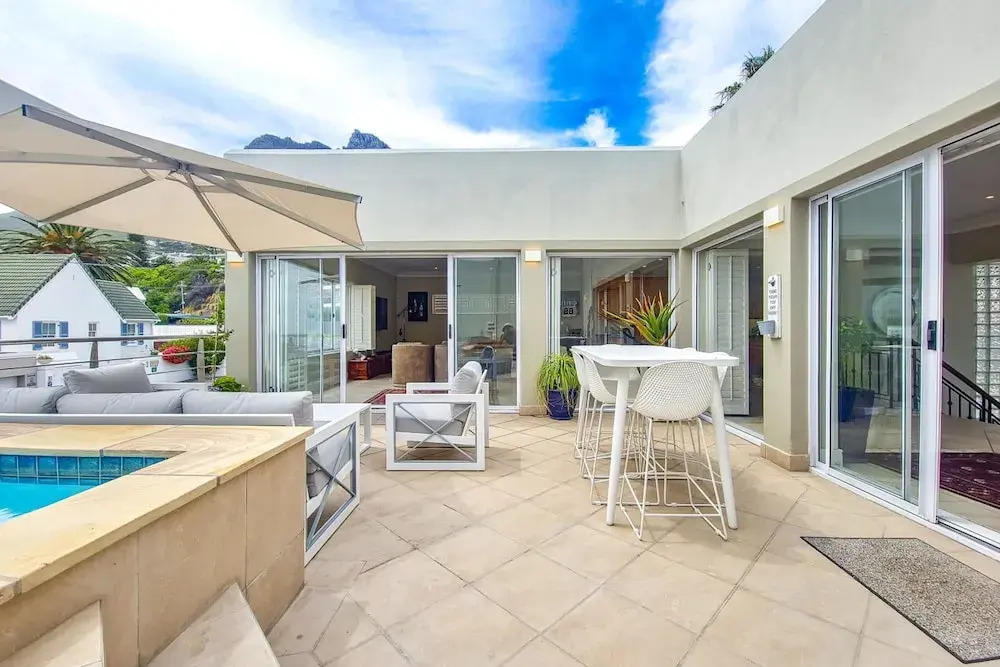Camps Bay Villa with Pool 150m to the Beach