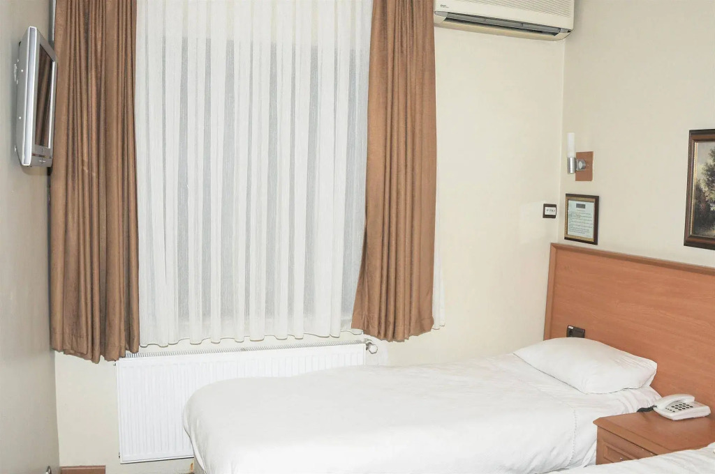 Ronax Hotel