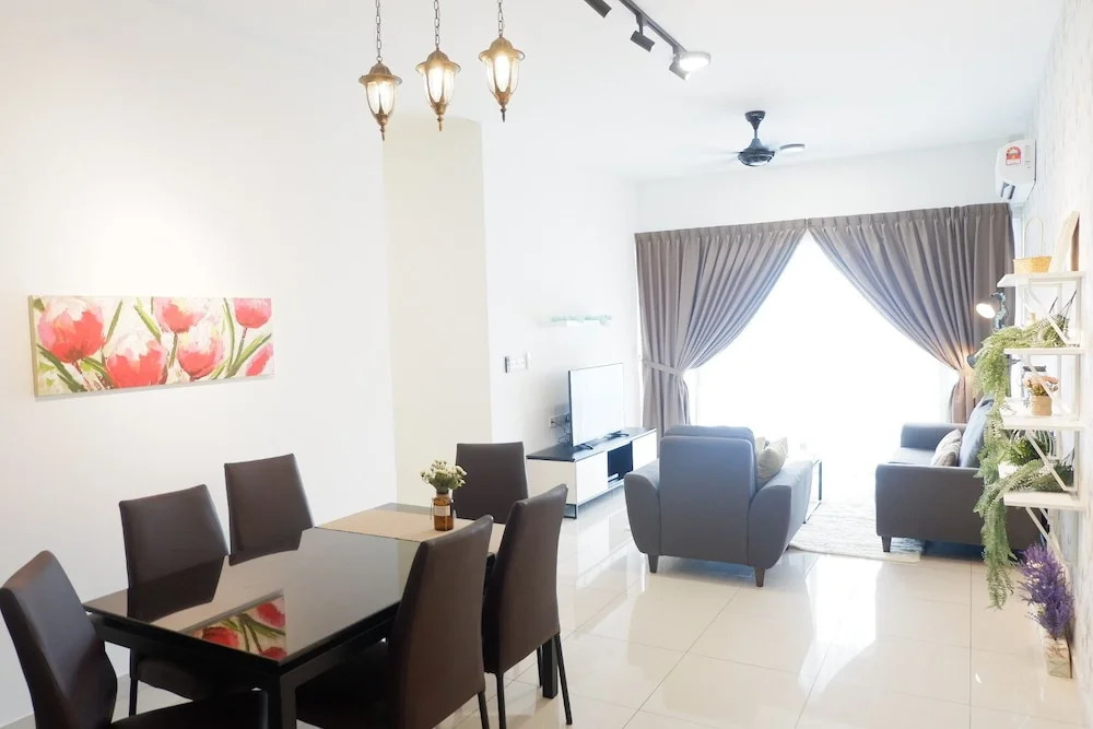Pinnacle Tower Apartment Stay by Feel Suites