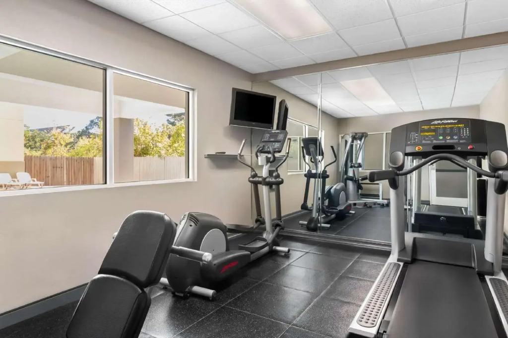 Sonesta Essential IAH Airport JFK Boulevard - Newly Renovated